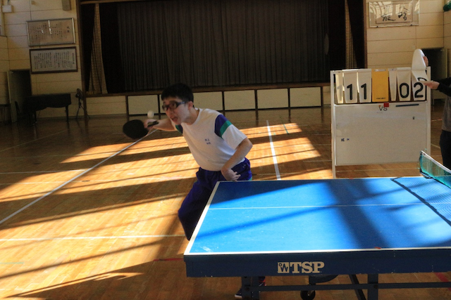 卓球の試合の写真