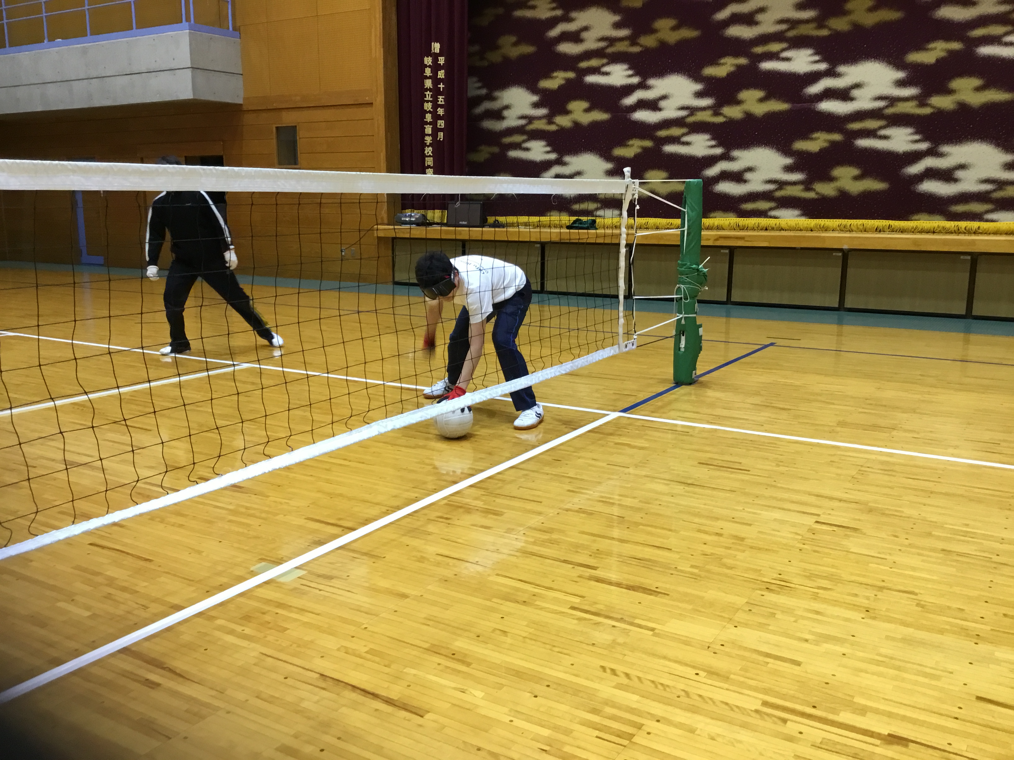 フロアバレーボールの練習の写真