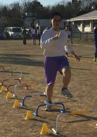 ミニハードルの練習の写真